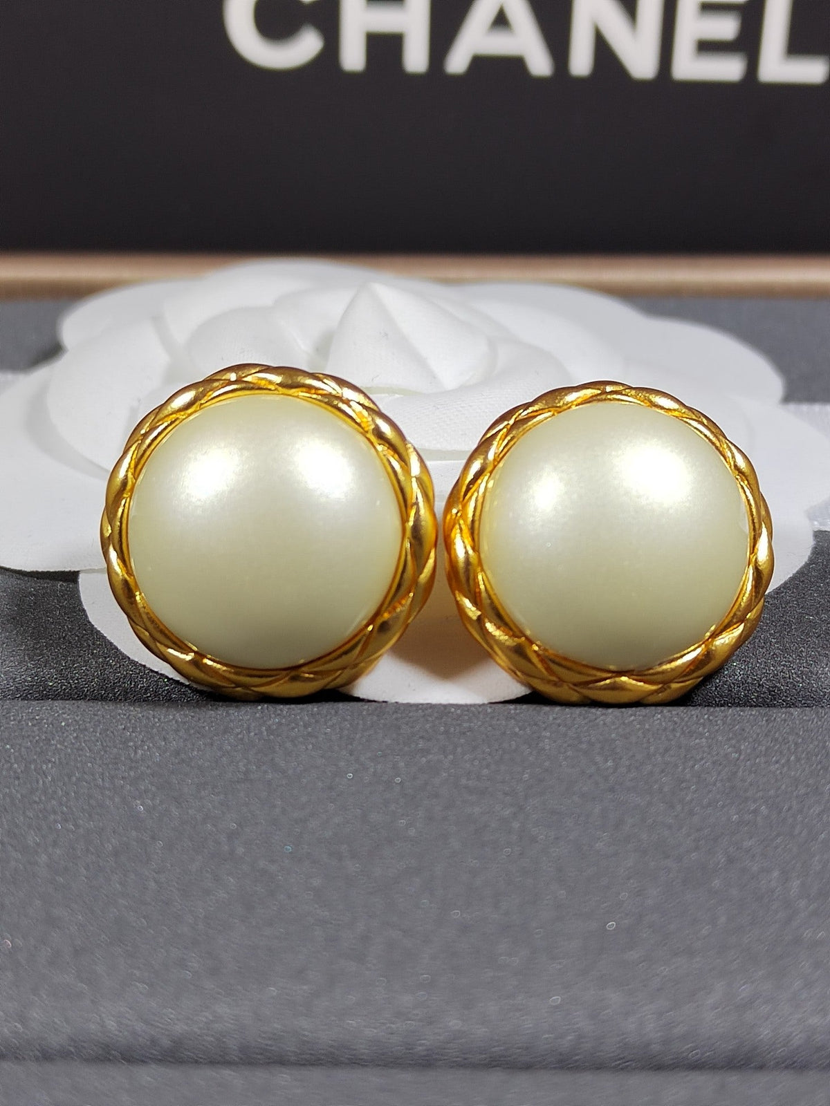 18K Chanel Round Pearl Earrings