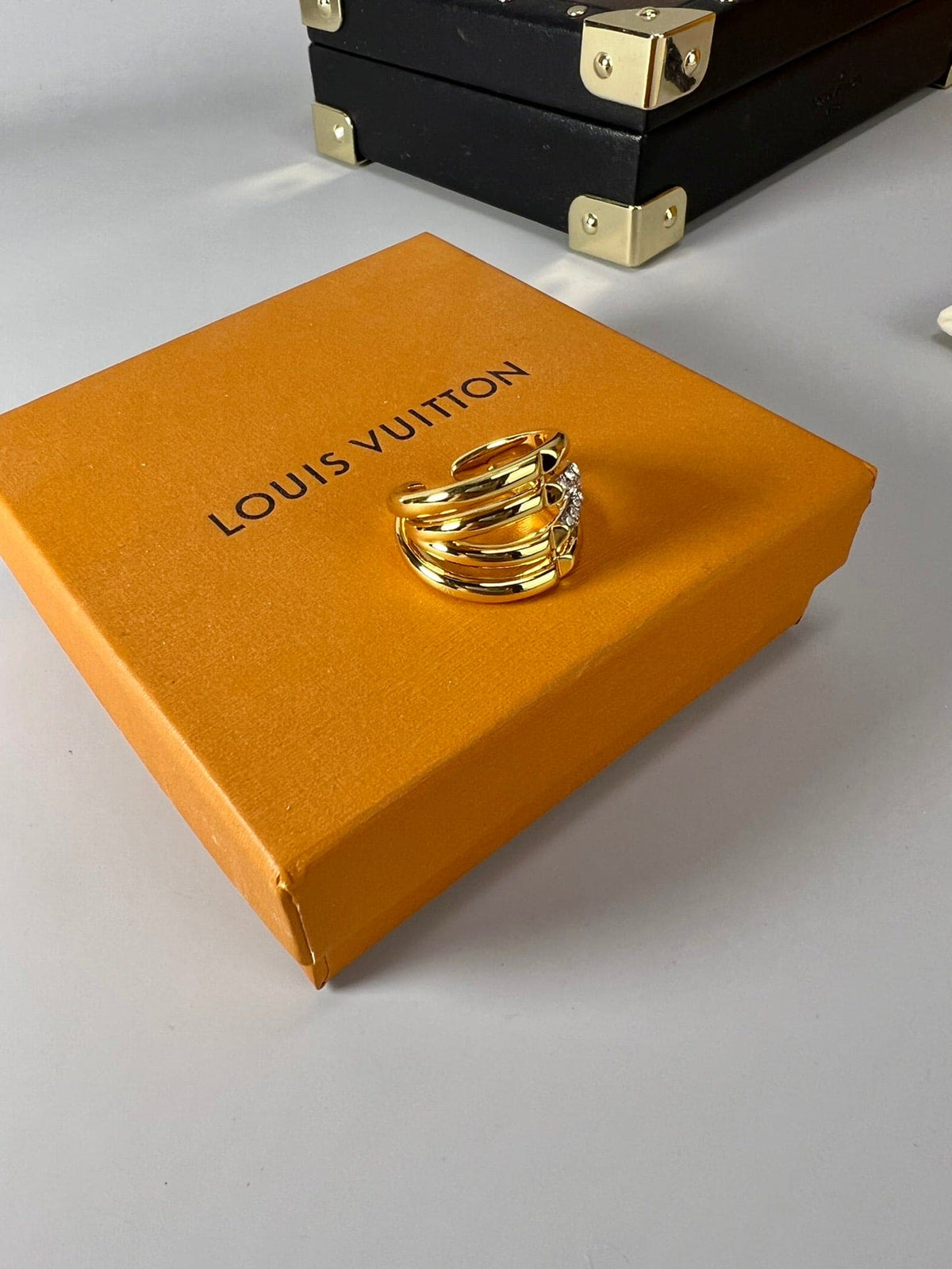 18K Louis Vuitton Volt Upside Down Diamonds Ring
