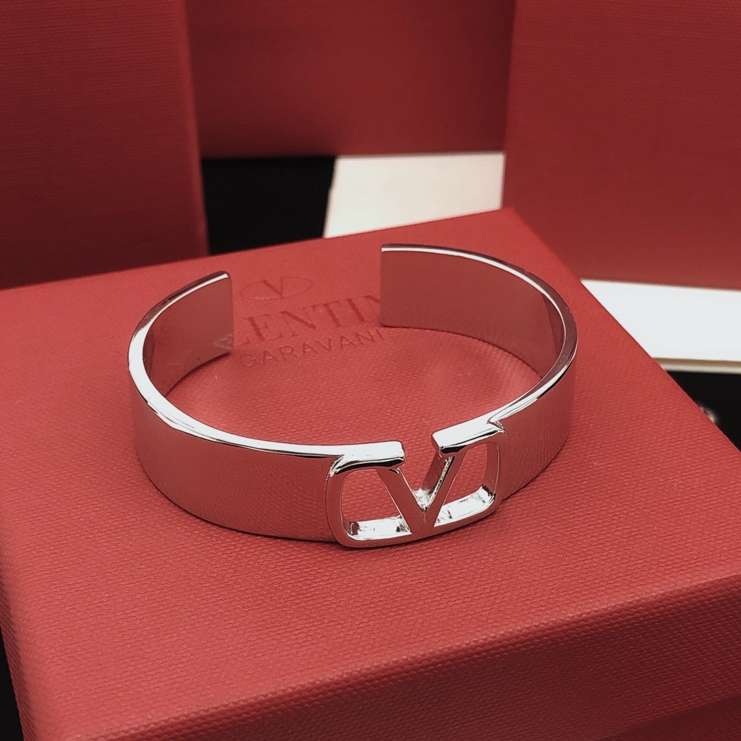 18K Valentino Cuff Bracelet